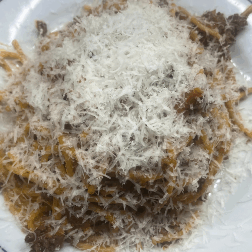 spaghetti bolognese på tallerken